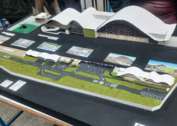 Estudiantes de arquitectura de la USAC presentan propuestas de diseño del futuro aeropuerto de Huehuetenango./Foto: DGAC.