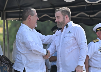 Presidente Bernardo Arévalo con el embajador de Estados Unidos, Tobin Bradley. / Foto: Álvaro Interiano.