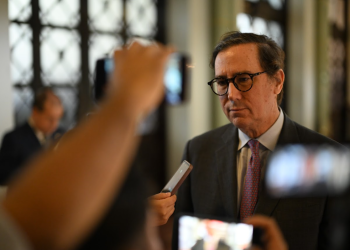 Carlos Ayala Corao, uno de los tres integrantes de la misión especial de la OEA. / Foto: Byron de la Cruz.