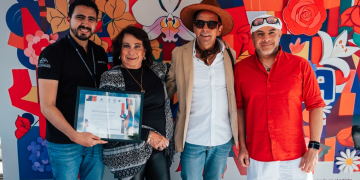 Estand representativo de Carlos Mérida en el Festival de las Flores recibe reconocimiento./Foto: Inguat.