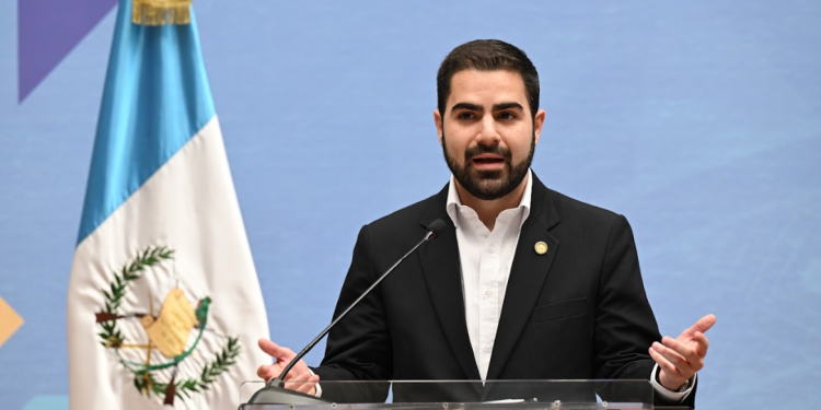 Santiago Palomo deja sus funciones como secretario de Comunicación Social de la Presidencia para asumir como embajador. / Foto: Byron de la Cruz.