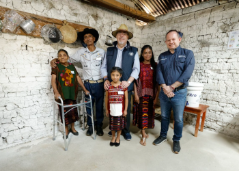 Presidente anuncia declaratoria de nuevos municipios libres de pisos de tierra./Foto: Álex Jacinto.