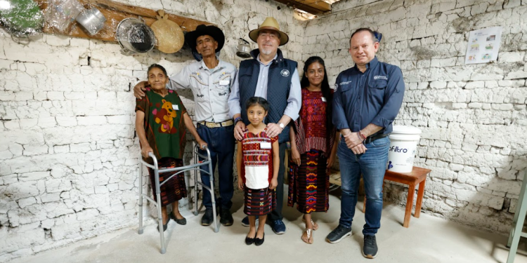 Presidente anuncia declaratoria de nuevos municipios libres de pisos de tierra./Foto: Álex Jacinto.