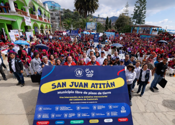 Desde la iniciativa intersectorial Mano a Mano se declaró al municipio de San Juan Atitán libre de pisos de tierra. (Foto: Gilbert García)