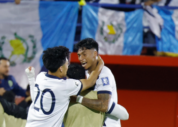 Guatemala golea a Surinam para cerrar la eliminatoria mundialista