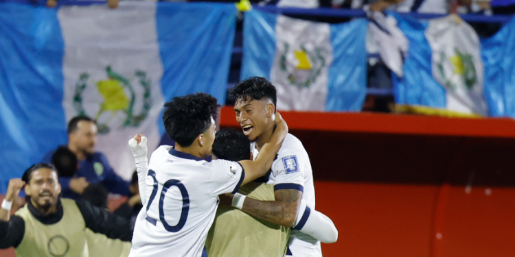 Guatemala golea a Surinam para cerrar la eliminatoria mundialista