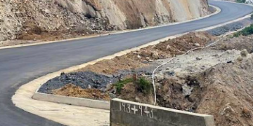 Mejoramiento vial del tramo entre Chiquisis y Xejuyub, en Nahualá está próximo a terminar./Foto: Caminos.