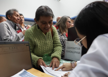 Adultos mayores de 55 años asistieron a la Feria de Empleo buscando una oportunidad. / Foto: Mintrab.