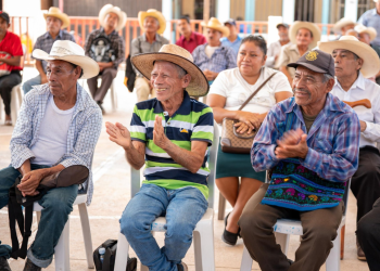 El Programa de Aporte Económico del Adulto Mayor continúa ampliando su cobertura./Foto: Mintrab.