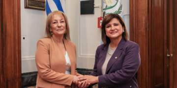 La vicepresidenta Karin Herrera se reunió con la vicepresidenta de Uruguay, Carolina Cosse. (Foto: vicepresidencia)