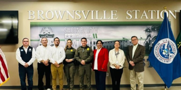 Autoridades guatemaltecas realizan recorrido por estaciones fronterizas y migratorias en Texas