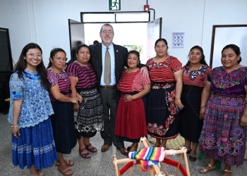 Presidente Bernardo Arévalo asiste a la reapertura de la sede del Ministerio de Economía en Quetzaltenango. (Foto: Byron de la Cruz)