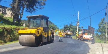 Covial inicia trabajos de rehabilitación en la ruta que conecta la ciudad capital y el municipio de San Pedro Sacatepéquez. (Foto: Covial)