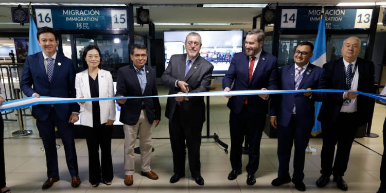 Presidente inaugura módulos de control migratorio./Foto: Álex Jacinto.