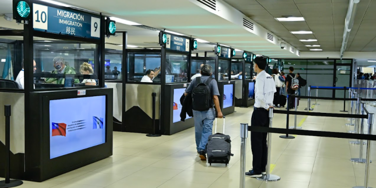 Módulos de control migratorio mejora los servicios en el Aeropuerto La Aurora./Foto: Álvaro Interiano.