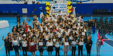 Jóvenes bajo protección celebran su graduación de Primaria y nivel Básico