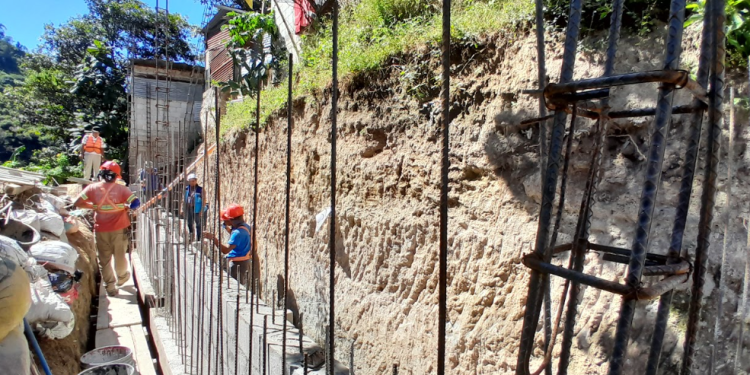 Construcción de muros de contención./Foto: Udevipo.