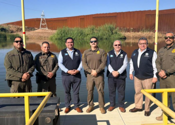 Canciller guatemalteco recorre zona fronteriza en Arizona, Estados Unidos