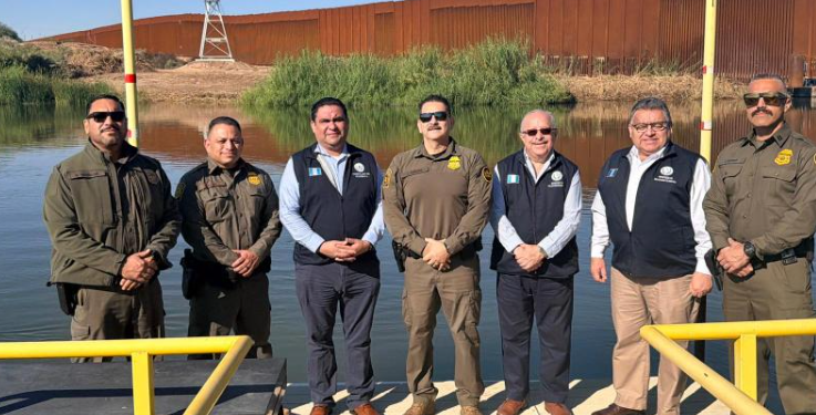 Canciller guatemalteco recorre zona fronteriza en Arizona, Estados Unidos