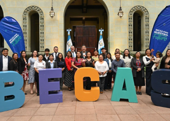 Tercera convocatoria de Becas por Nuestro Futuro suma más de 2 mil postulaciones. / Foto: Byron de la Cruz.
