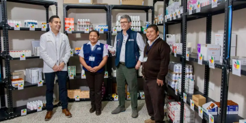 Ministro de Salud supervisó la atención en el puesto de Salud de San Bartolomé Milpas Altas. (Foto: MSPAS)