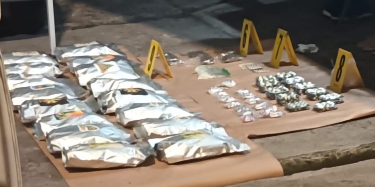 Las drogas las transportaban en un taxi pirata en jurisdicción de Mixco.