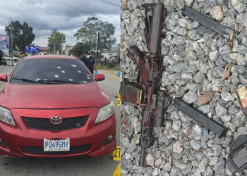 Tres hombres viajaban a bordo del vehículo rojo atacado en Huehuetenango. / Foto: PNC.