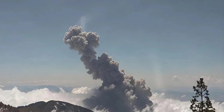 Erupción del volcán de Colima, México, uno de los volcanes en los que se probó el nuevo método de predicción de erupciones.