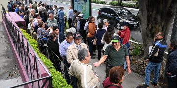 Cientos de personas acudieron a la feria de empleo del Mintrab dirigida a adultos mayores de 55 años.