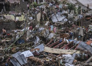 Destrucción y muerte dejó el tifón Kalmaegi a su paso por Filipinas.