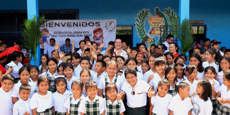 Mineduc recuerda prohibición de cobros por actos de clausura. (Foto: Mineduc)