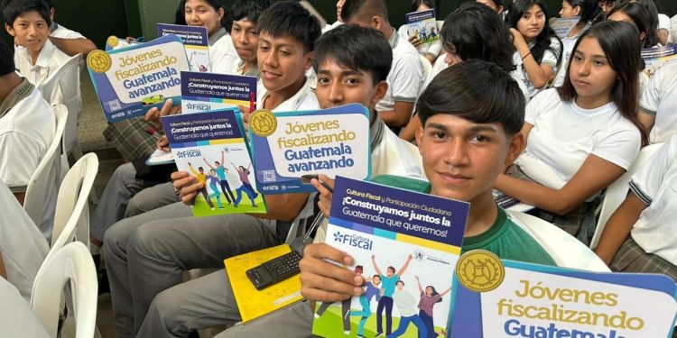 Más de 4 mil estudiantes participaron en el Programa de Cultura Fiscal. / Foto: Minfin.