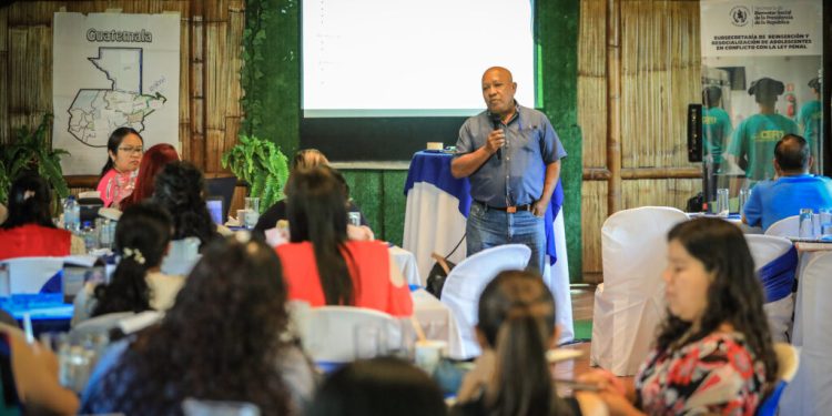 SBS fortalece capacidades del personal de siete sedes departamentales