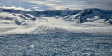 Este era el aspecto del glaciar Hektoria en febrero de 2024, cuando el equipo detectó sus cambios.