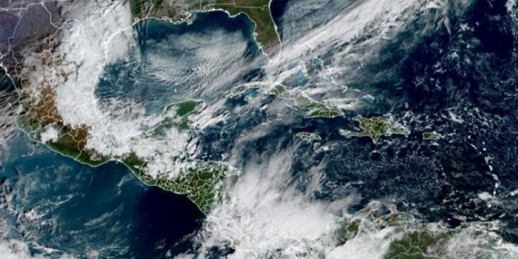 Durante la temporada de huracanes 2025 se formaron 13 ciclones en el Atlántico y 20 en el Pacífico, de los que cinco y 11 fueron huracanes, respectivamente.