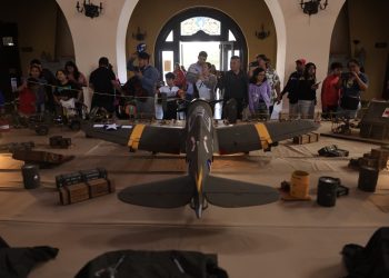 Las actividades contaron con exposiciones de aeronaves y carros deportivos, espectáculos de paracaidismo y acrobacia de avionetas. / Foto: DCA