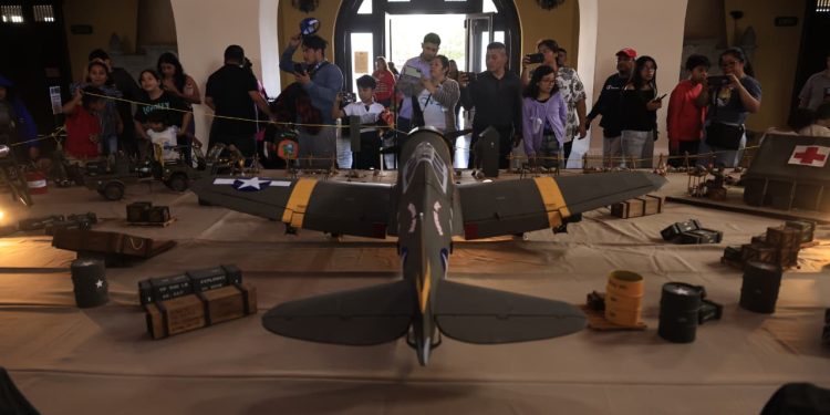 Las actividades contaron con exposiciones de aeronaves y carros deportivos, espectáculos de paracaidismo y acrobacia de avionetas. / Foto: DCA