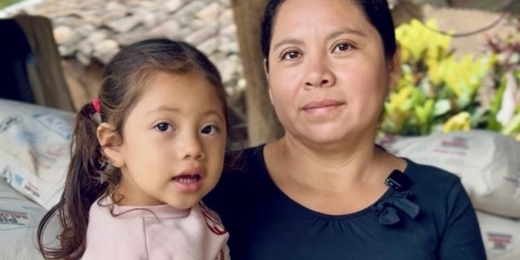 Pisos de cemento favorecen a familias de San Jacinto, Chiquimula./Mides.