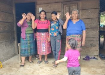 Pisos de concreto mejoran la calidad de vida de miles de familias./Foto: Mides.