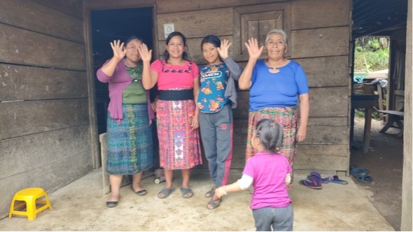 Pisos de concreto mejoran la calidad de vida de miles de familias./Foto: Mides.