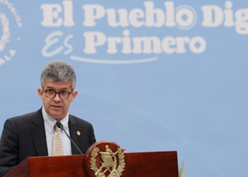 Gremio de médicos muestra su respaldo al ministro Joaquín Barnoya./Foto: SCSP.