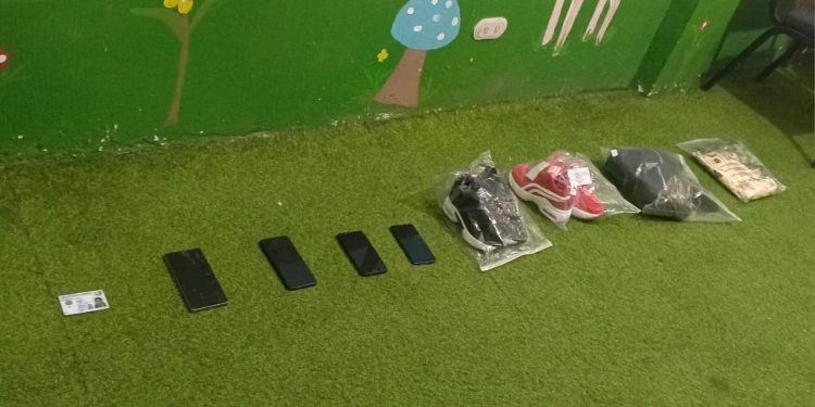 Estos son algunos de los artículos que la niñera adquirió en línea con la tarjeta de débito de su empleadora.