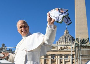 El papa León XIV insta a los gobiernos a crear políticas públicas para la protección de los niños en la era de la inteligencia artificial.