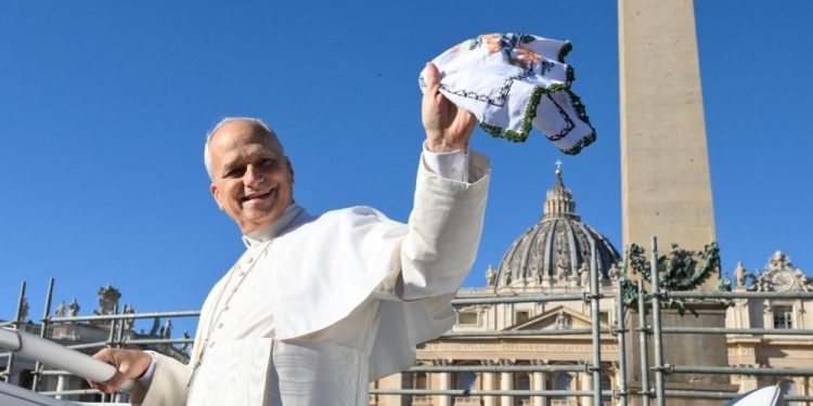 El papa León XIV insta a los gobiernos a crear políticas públicas para la protección de los niños en la era de la inteligencia artificial.