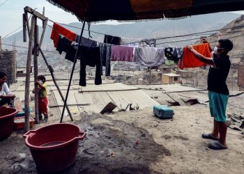 La Cepal destaca una reducción de la pobreza multidimiensional en 2024.