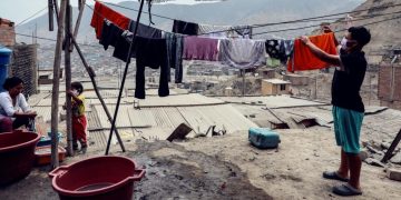 La Cepal destaca una reducción de la pobreza multidimiensional en 2024.