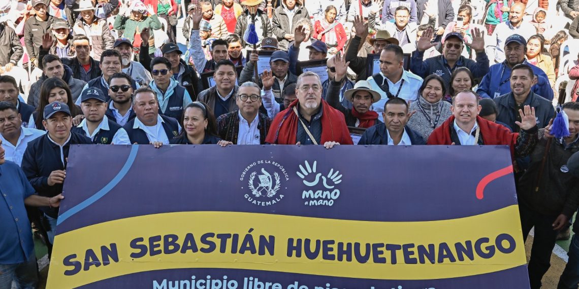 El presidente Bernardo Arévalo declara a San Sebastián Huehuetenango como el quinto municipio libre de pisos de tierra.