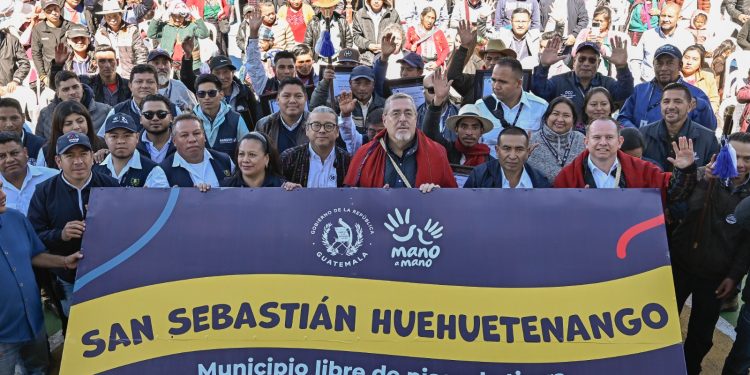 El presidente Bernardo Arévalo declara a San Sebastián Huehuetenango como el quinto municipio libre de pisos de tierra.
