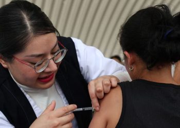 La OMS se refiere a la importancia de la vacunación para reducir el riesgo de contraer el sarampión.