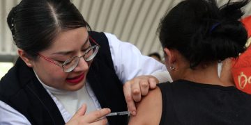 La OMS se refiere a la importancia de la vacunación para reducir el riesgo de contraer el sarampión.